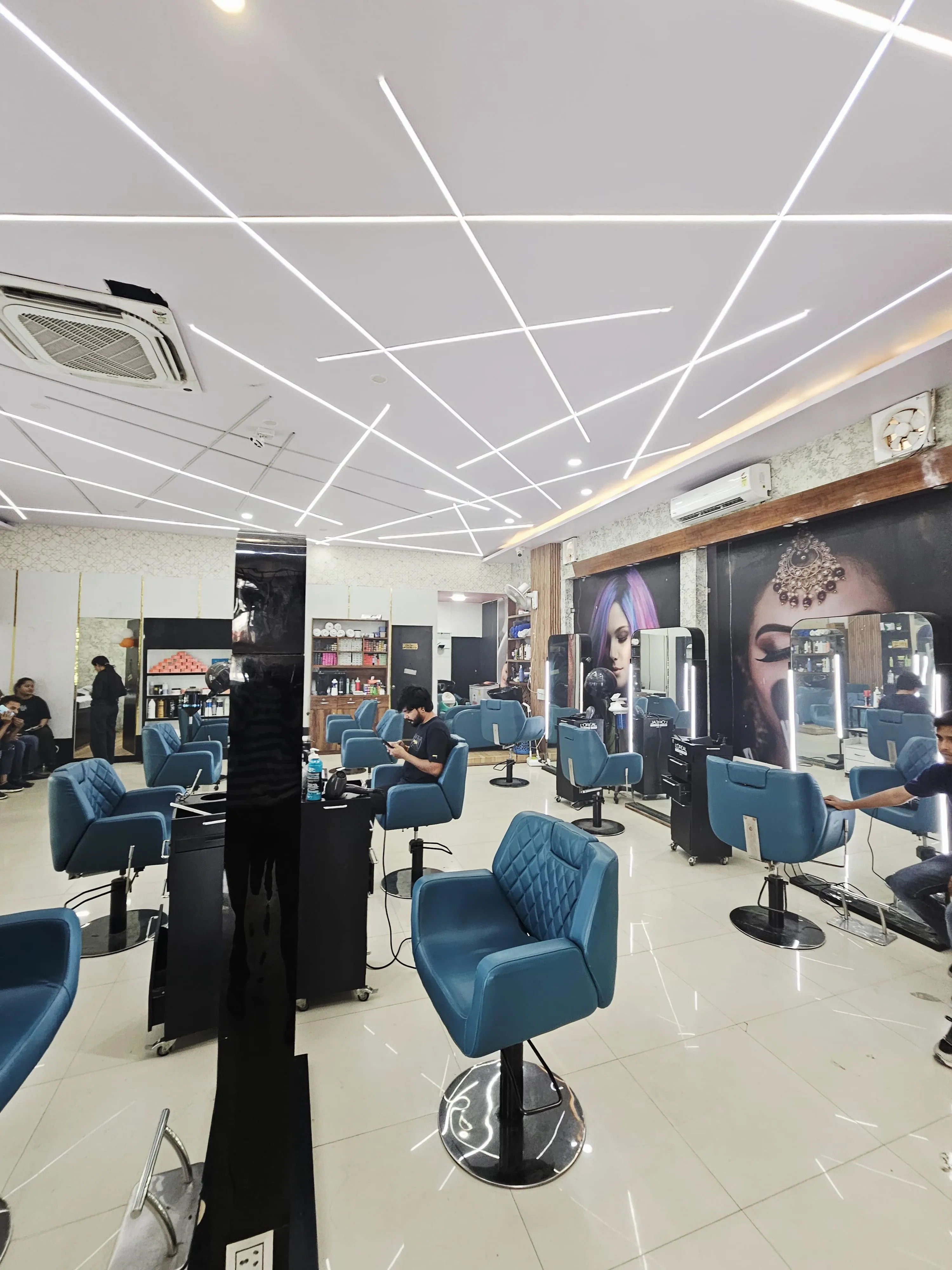 THE LUXURIOUS SALON
