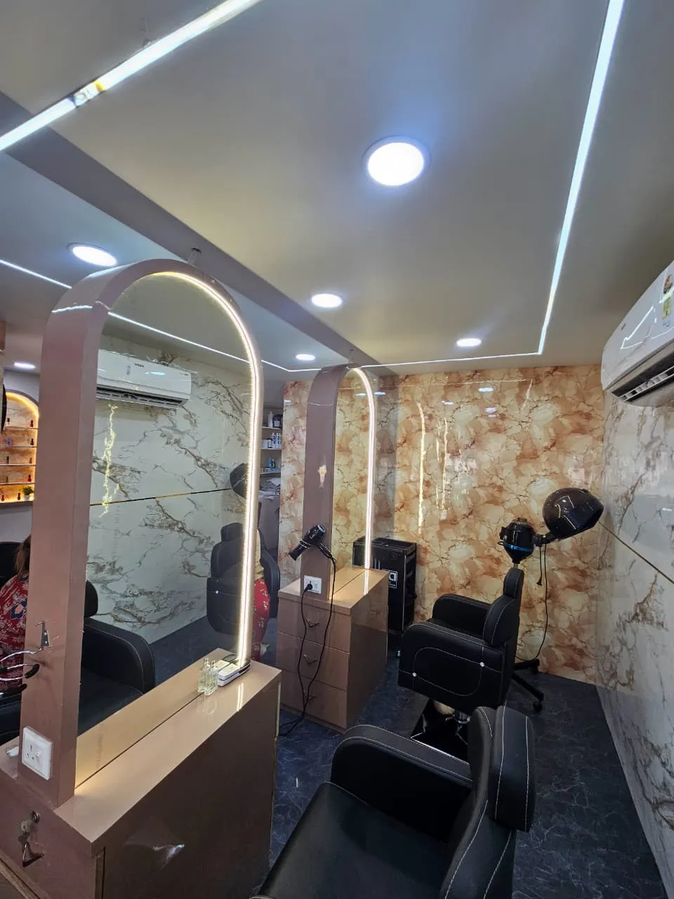 Elix Glam Unisex Salon & Academy